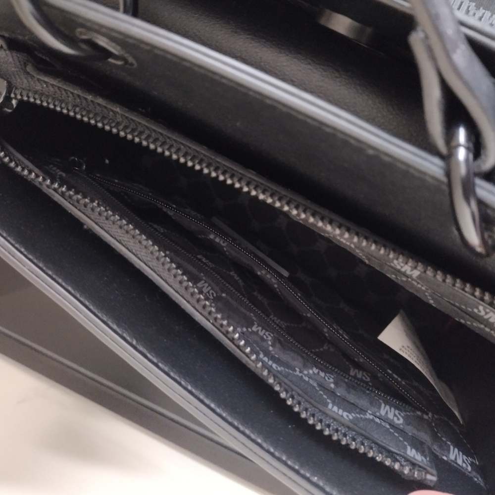 Steve Madden Evelyn Bag with black hardware - Picture 3 of 5